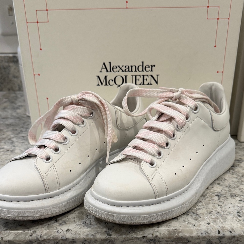 Alexander McQueen Women's Sneakers in White and Pink laces
